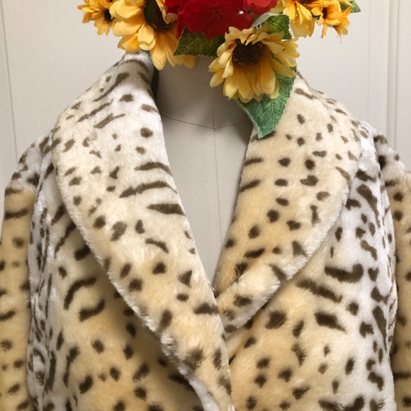 NWOT - Super Soft Blonde Leopard Print Coat - Picture 9 of 16